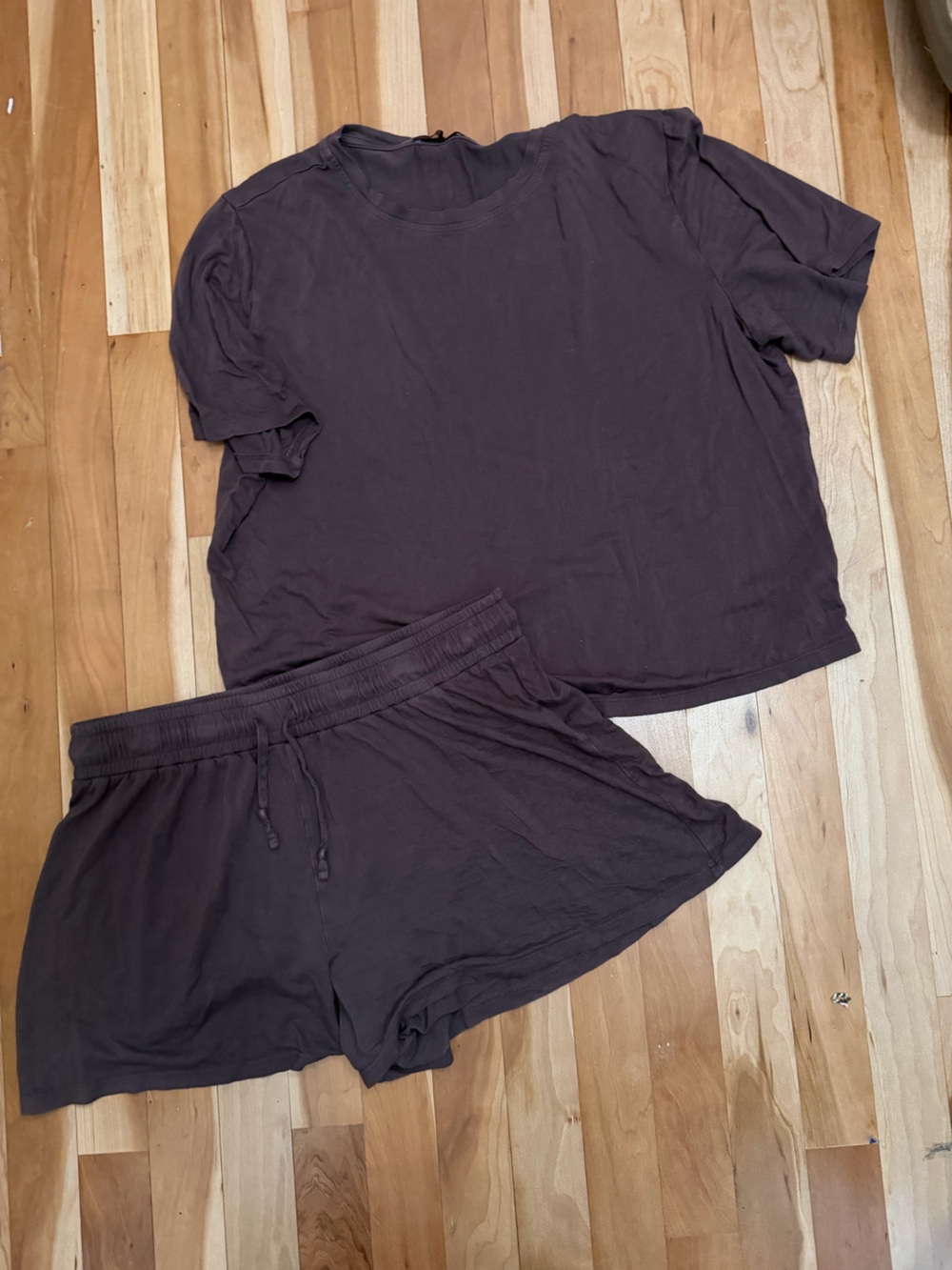 nuuds Women's Two-Piece Lounge Set in Dark Brown